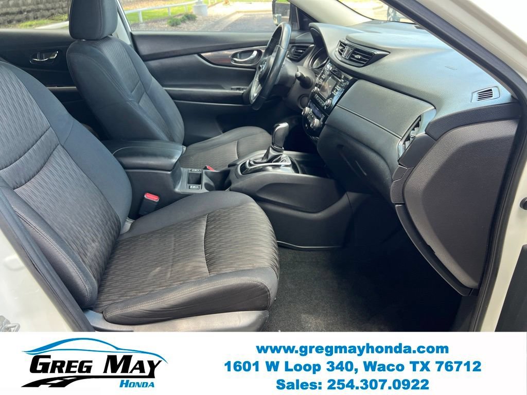 Used 2017 Nissan Rogue SV w/ SV Family Package FWD image 12