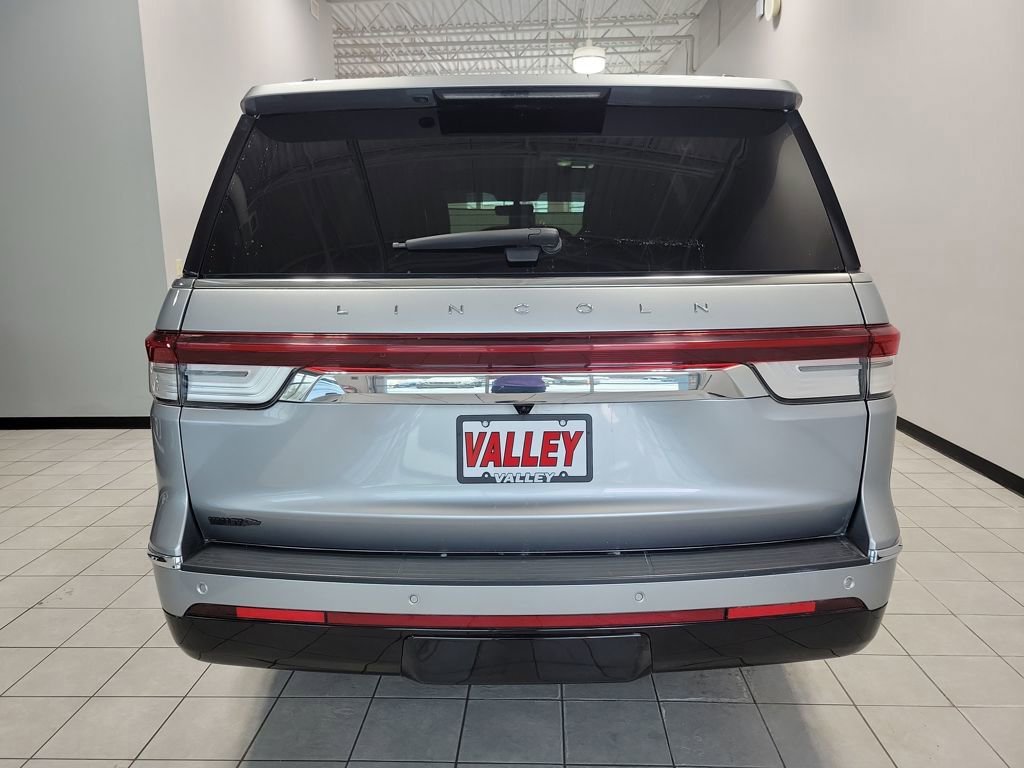 Used 2022 Lincoln Navigator Reserve image 5
