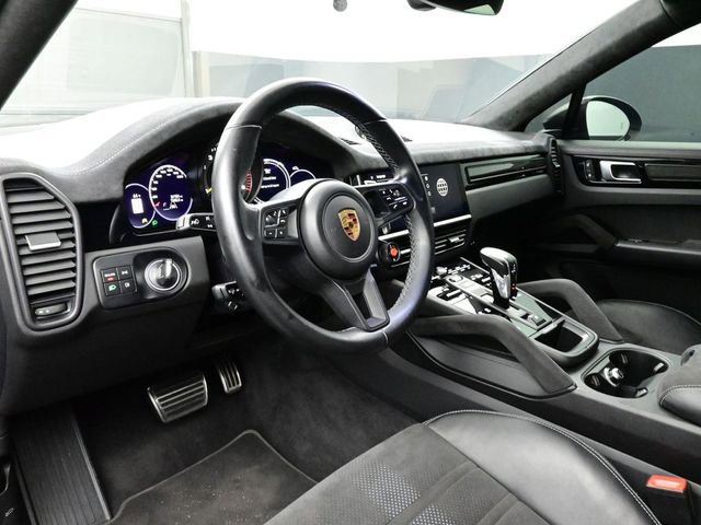 Certified 2022 Porsche Cayenne Turbo GT image 4