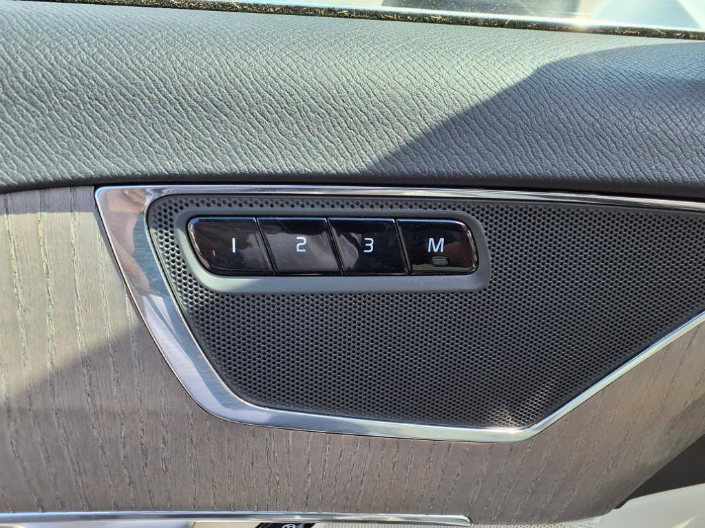 Used 2023 Volvo XC90 B6 Core w/ Protection Package Premier image 16