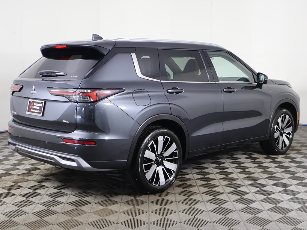 New 2025 Mitsubishi Outlander SEL image 14