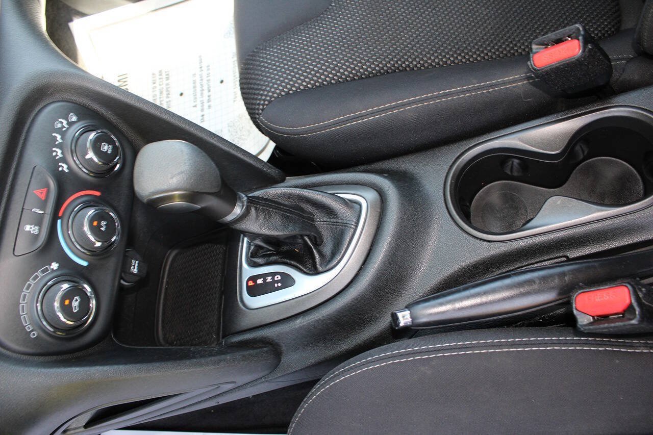 Used 2015 Dodge Dart SXT FWD image 23