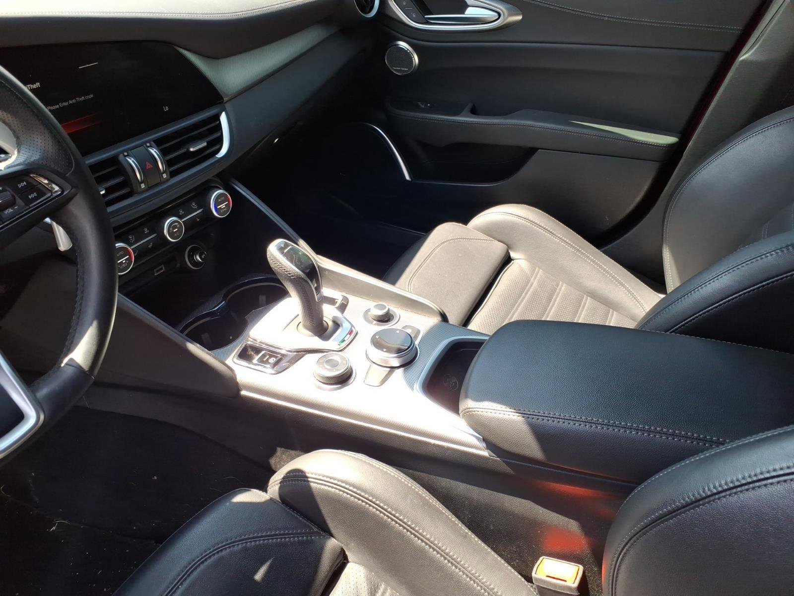 Used 2023 Alfa Romeo Giulia Veloce RWD image 22