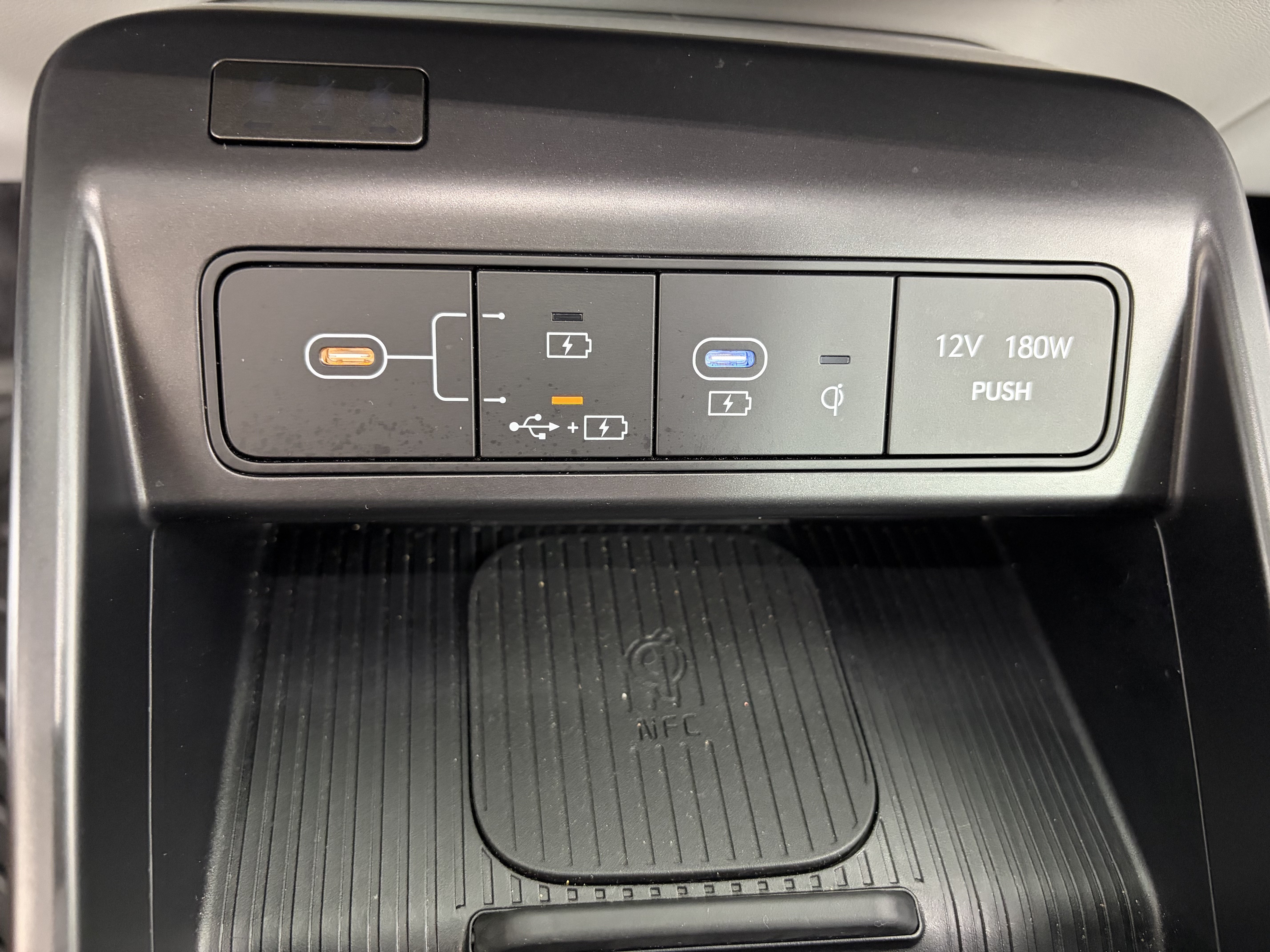 Used 2024 Hyundai Kona Limited AWD/4WD image 26