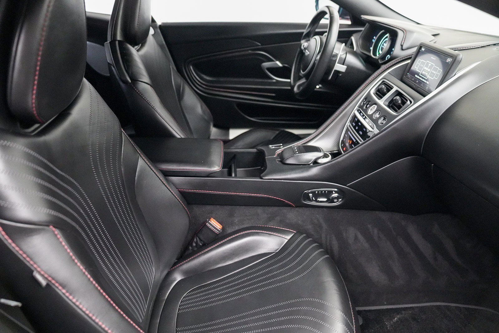 Used 2018 Aston Martin DB11 V12 image 21