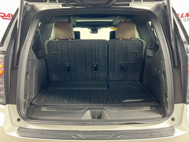 Used 2025 Chevrolet Suburban High Country AWD/4WD image 29