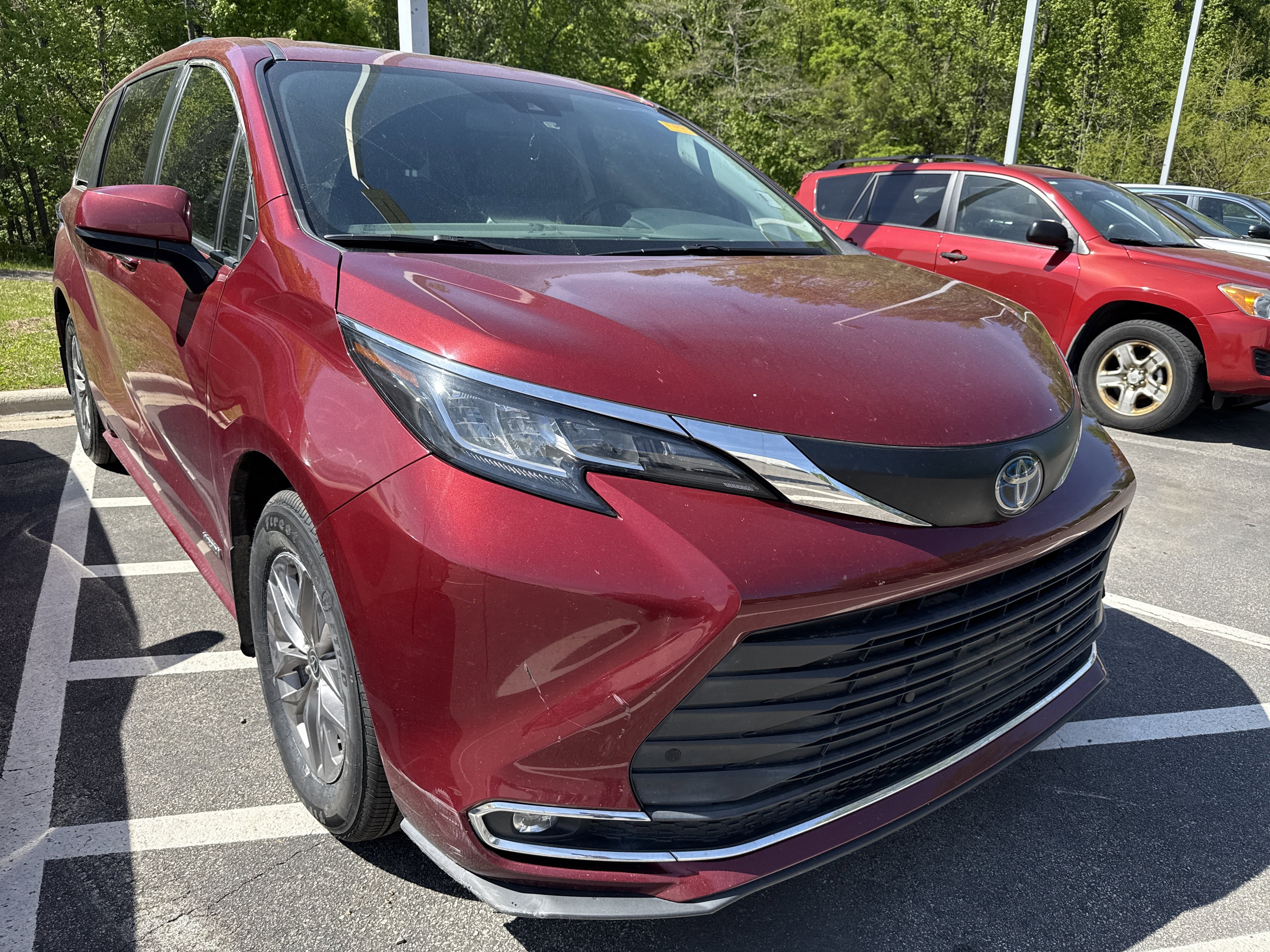 Used 2021 Toyota Sienna XLE image 39