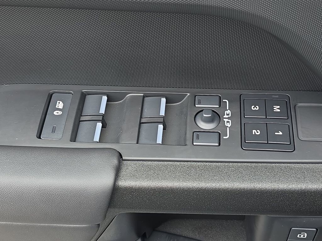 New 2026 Land Rover Defender 110 OCTA AWD/4WD image 28