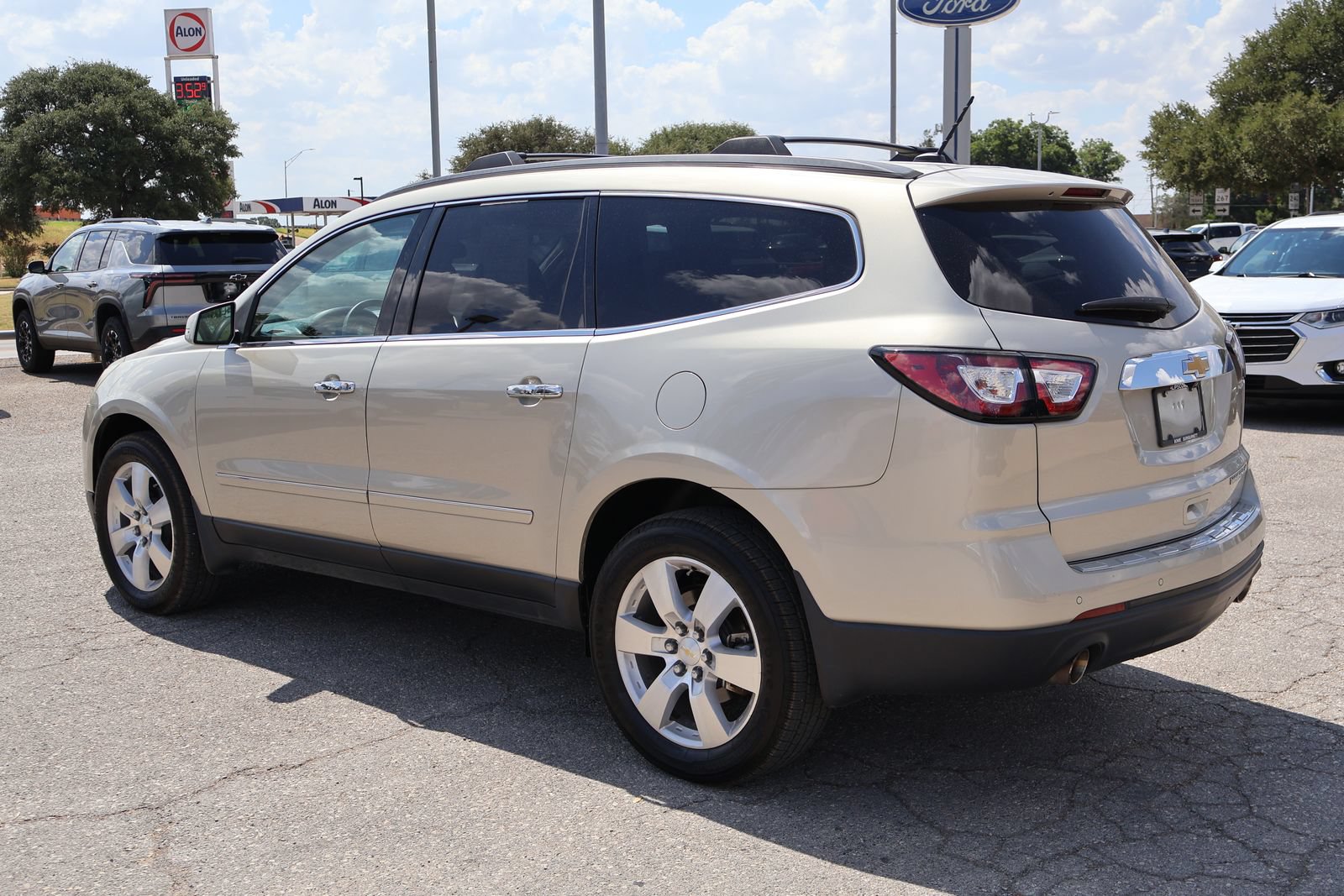 Used 2014 Chevrolet Traverse LTZ FWD image 9