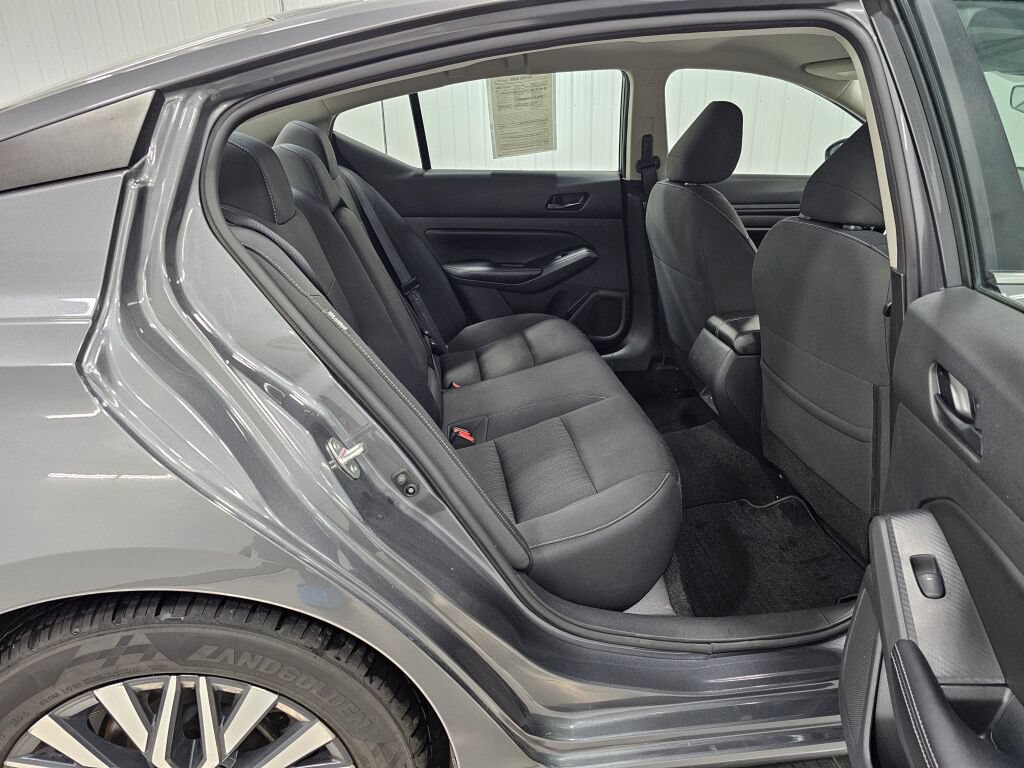 Used 2024 Nissan Altima 2.5 SV FWD image 16