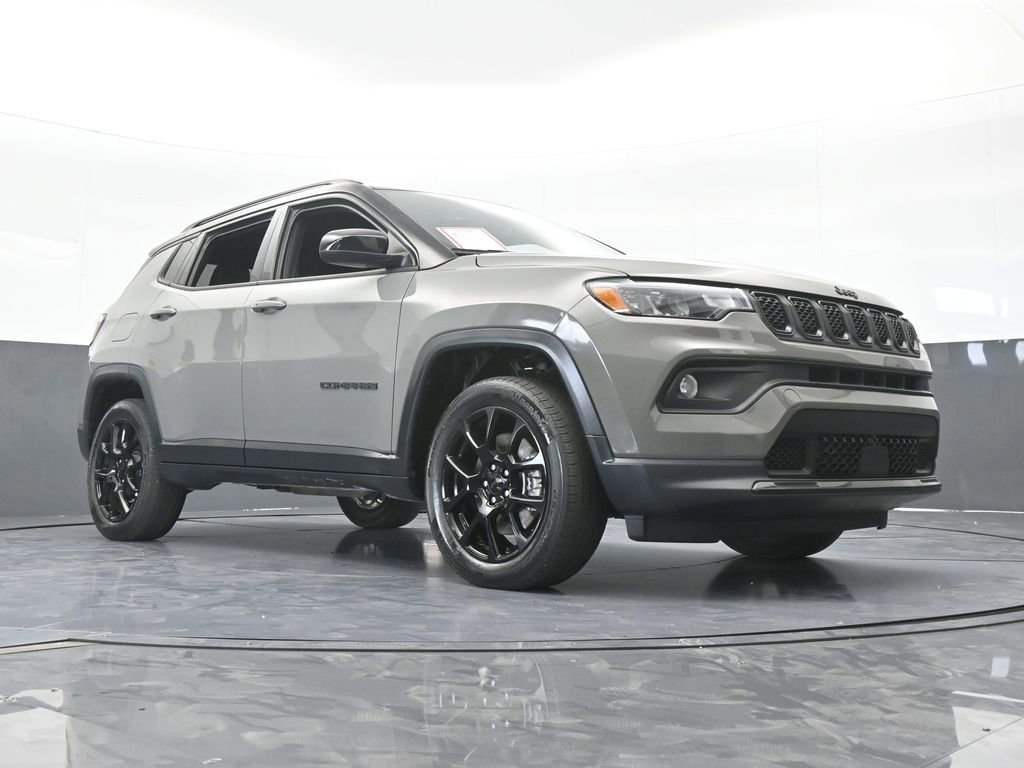 Used 2023 Jeep Compass Latitude AWD/4WD image 57