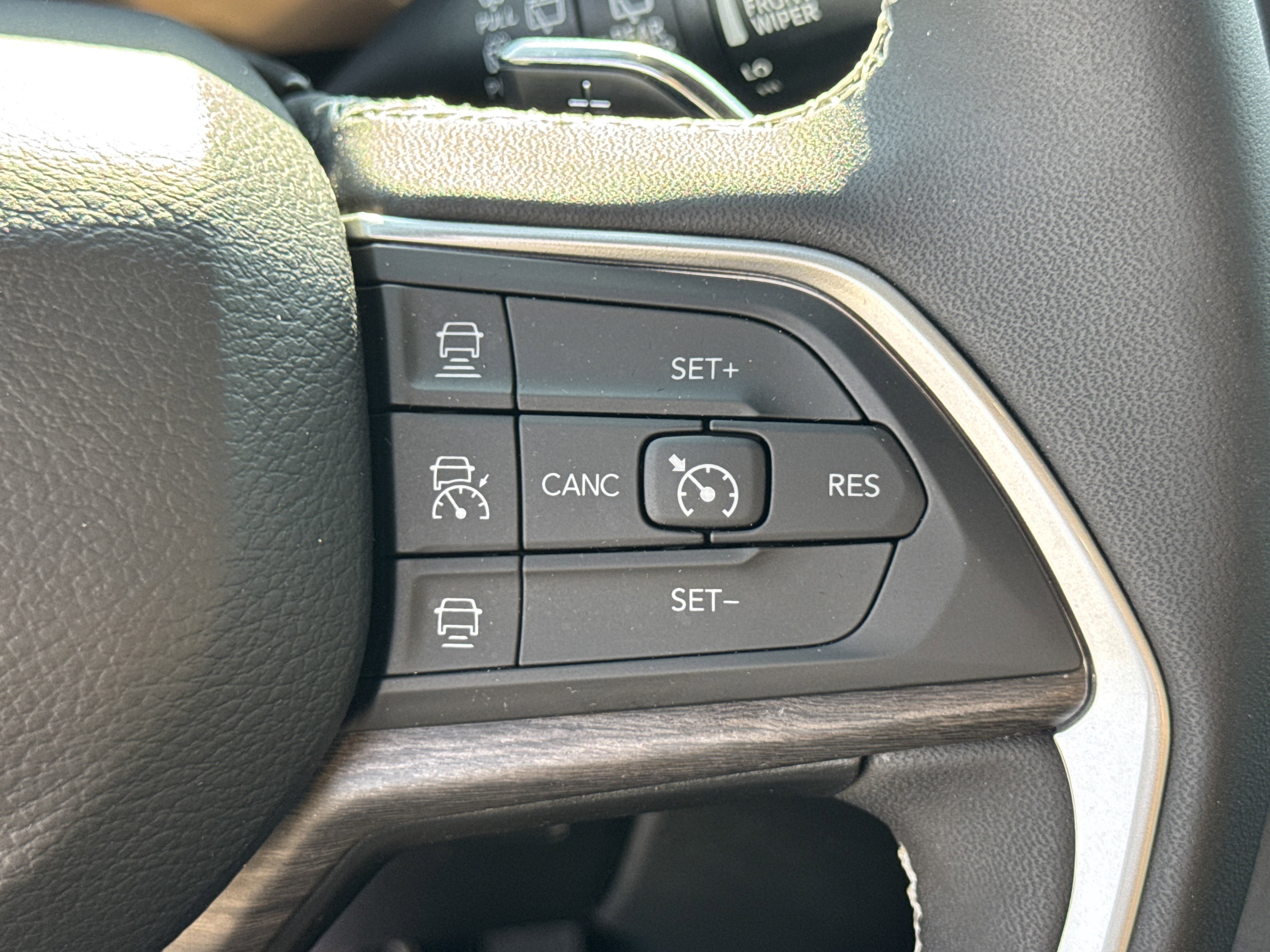 Used 2024 Jeep Grand Cherokee L Limited image 23