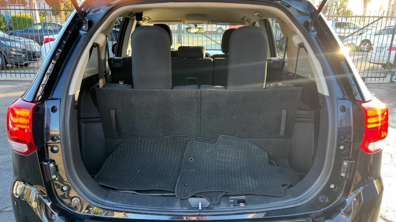 Used 2016 Mitsubishi Outlander SE image 23