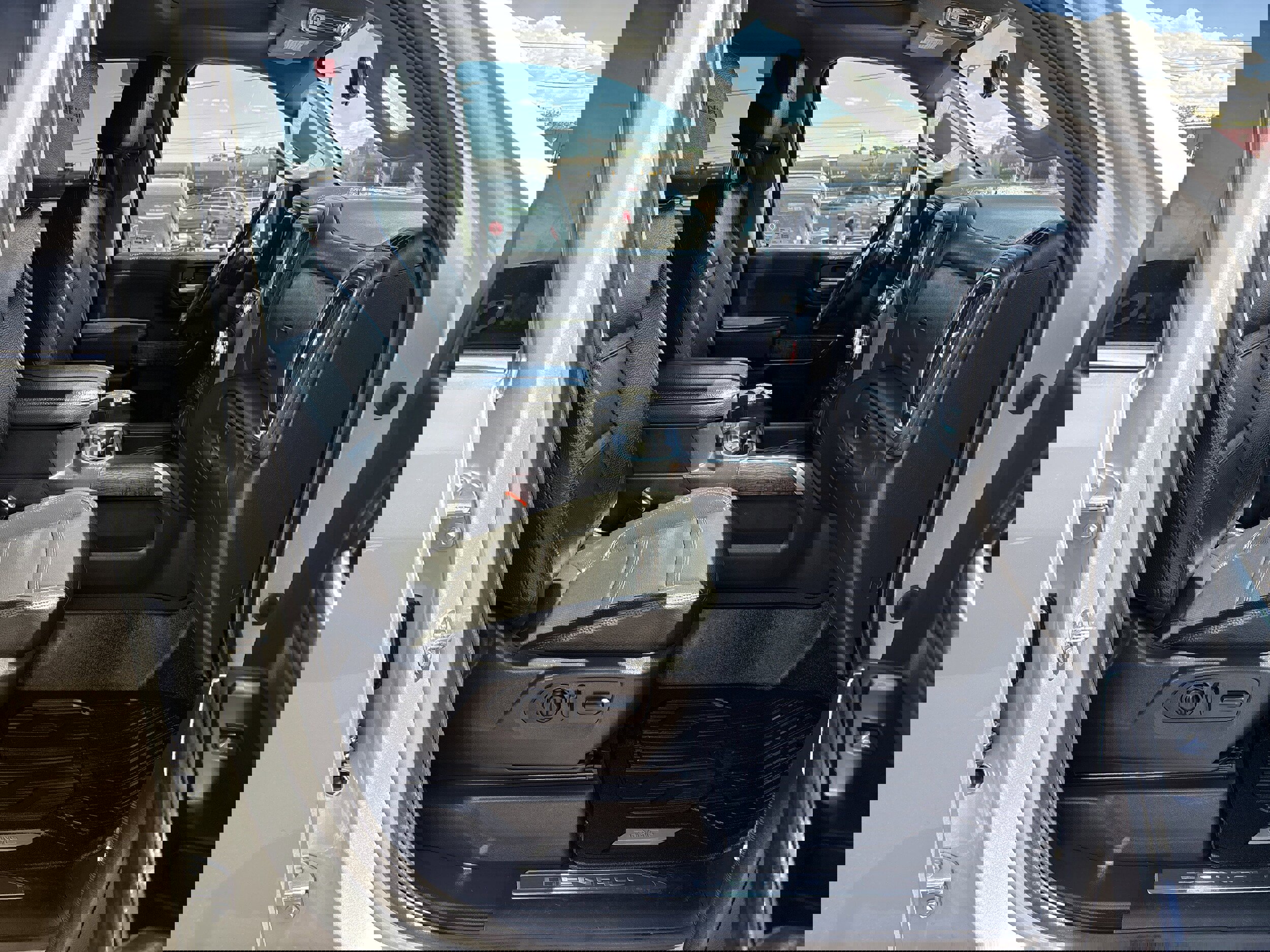 Used 2023 GMC Sierra 3500 Denali w/ Denali Ultimate Package image 34