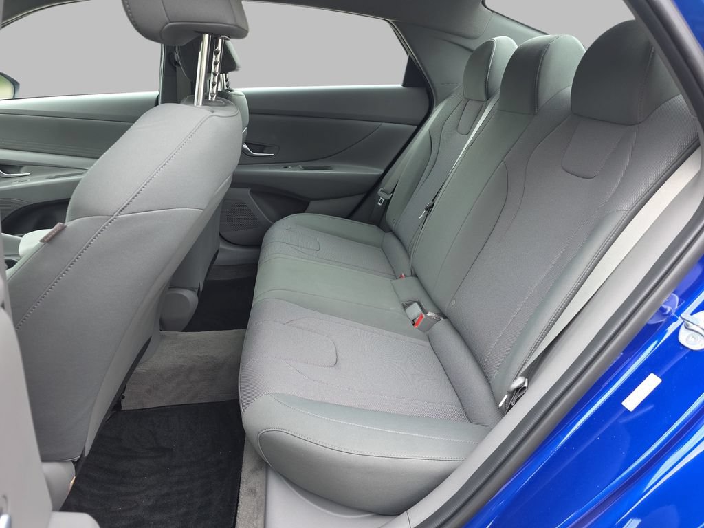 Used 2023 Hyundai Elantra SE FWD image 14