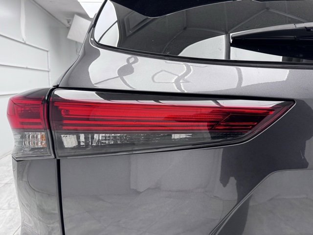 Used 2023 Toyota Highlander LE image 14