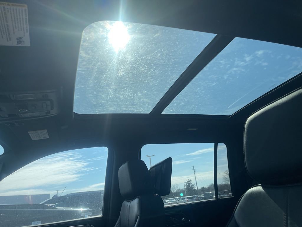 Used 2023 Chevrolet Suburban RST w/ Luxury Package image 22