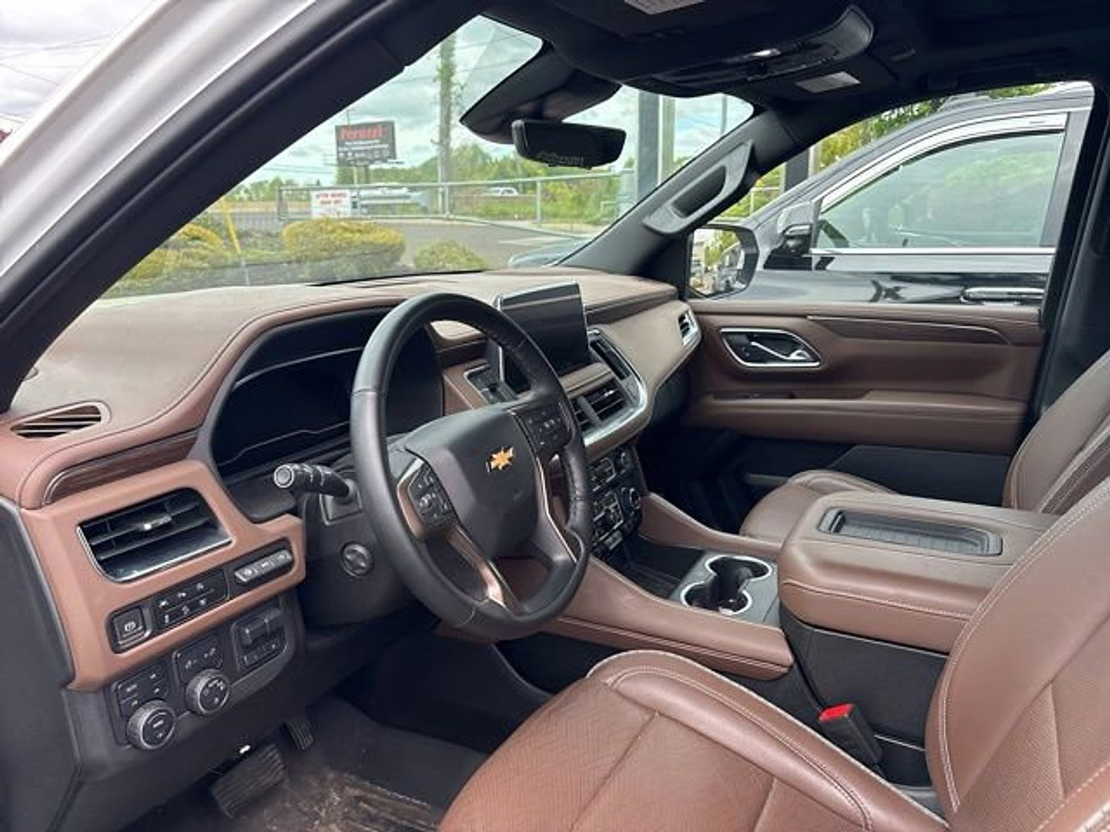 Used 2024 Chevrolet Suburban High Country AWD/4WD image 14