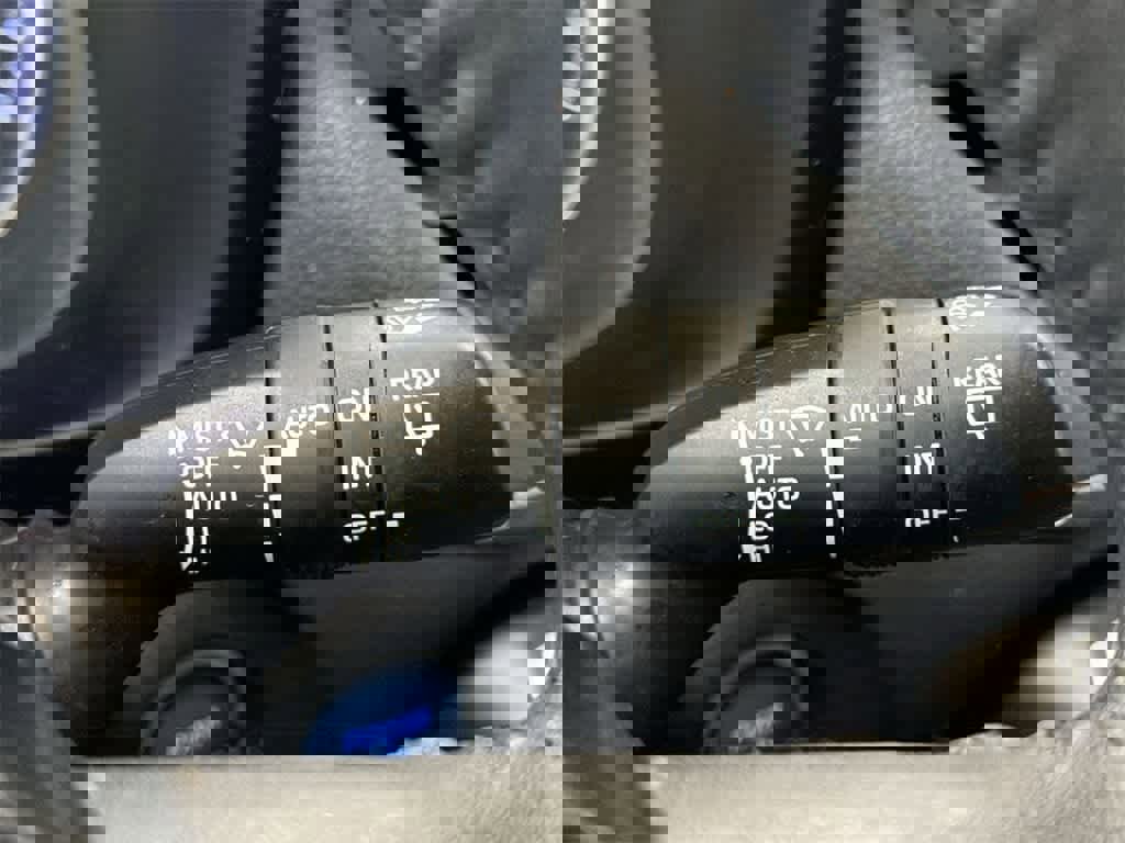 Used 2021 Toyota RAV4 XLE w/ Convenience Package image 27