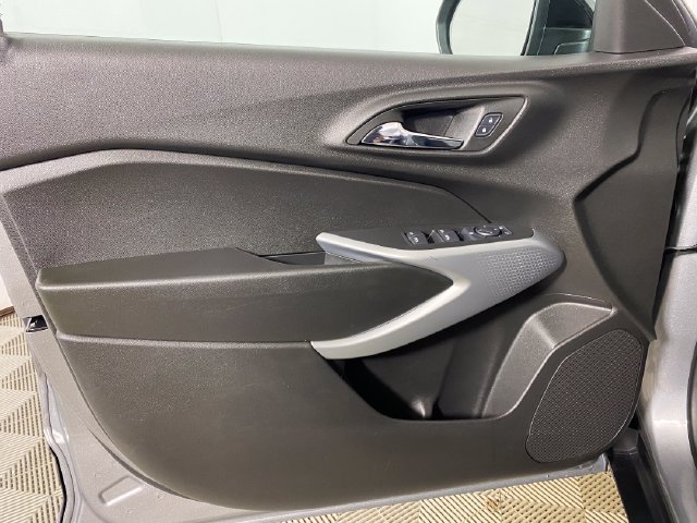 Certified 2024 Chevrolet Trax RS FWD image 12