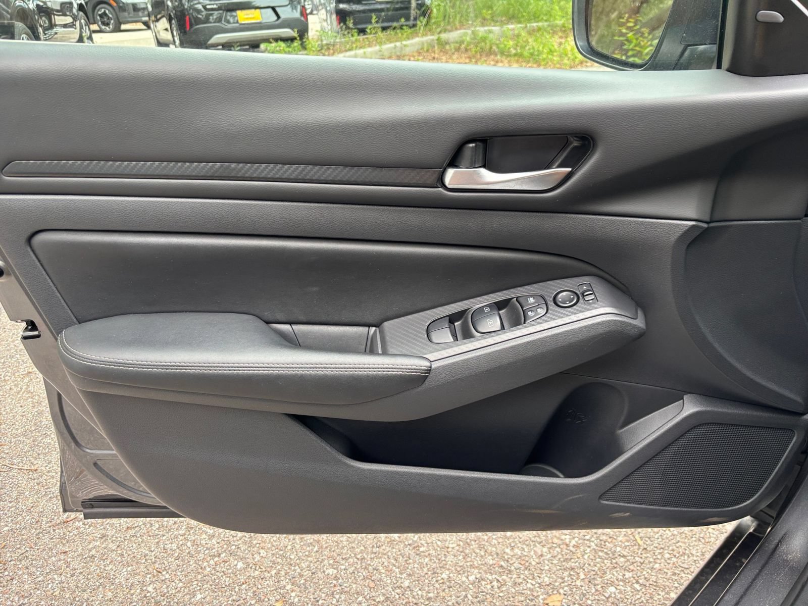 Used 2025 Nissan Altima 2.5 SV FWD image 15