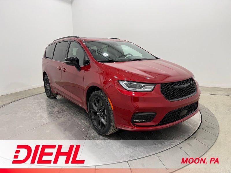 New 2026 Chrysler Pacifica Limited image 1