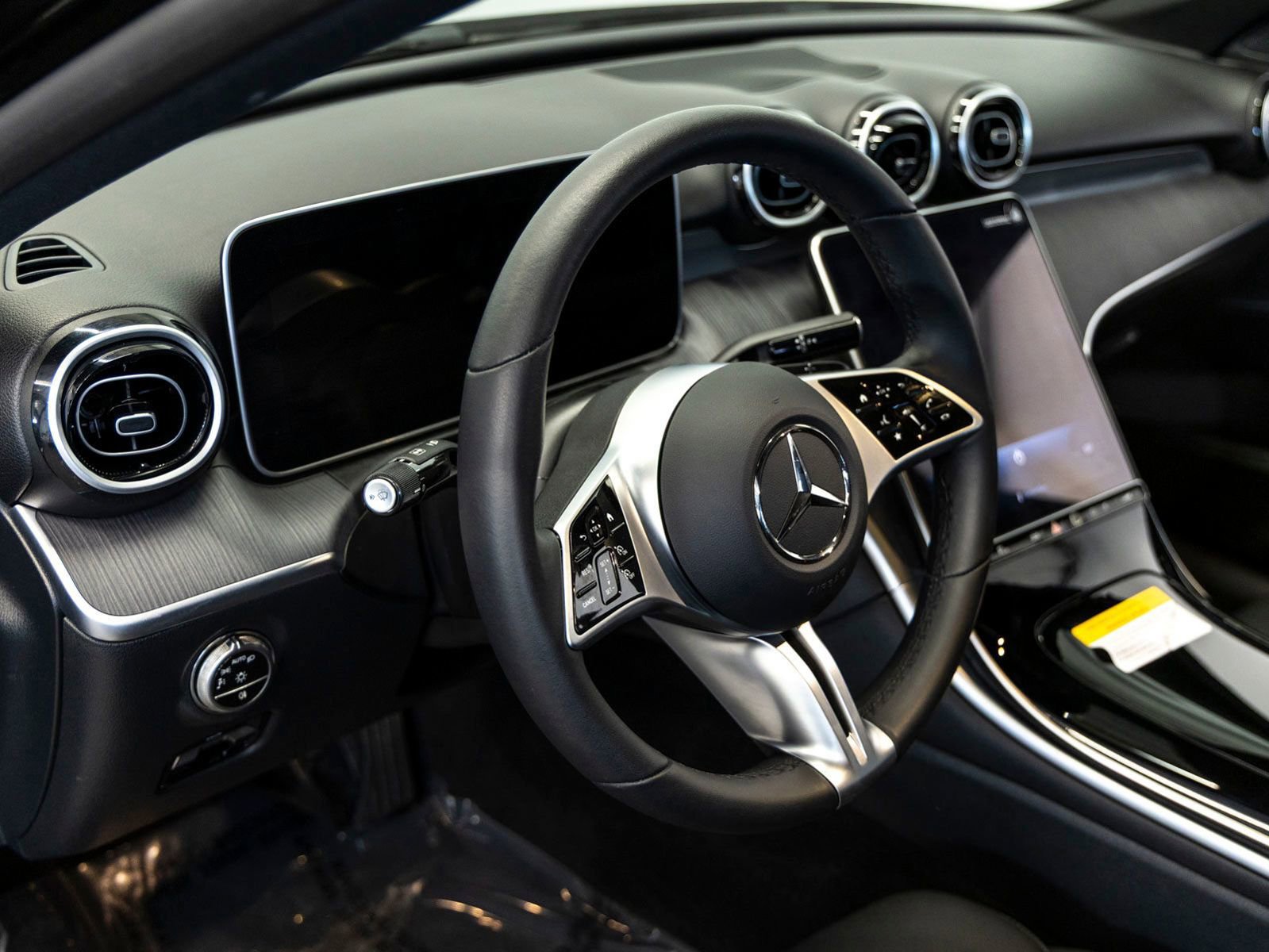 Used 2025 Mercedes-Benz C 300 Sedan image 16