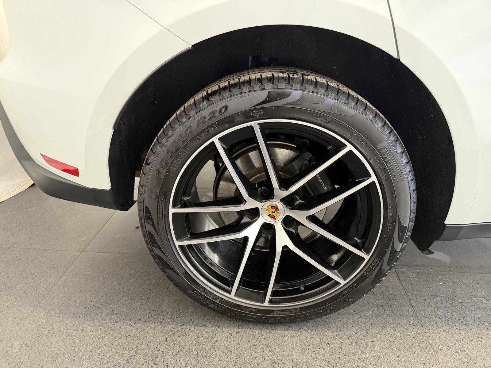 Used 2025 Porsche Macan image 12