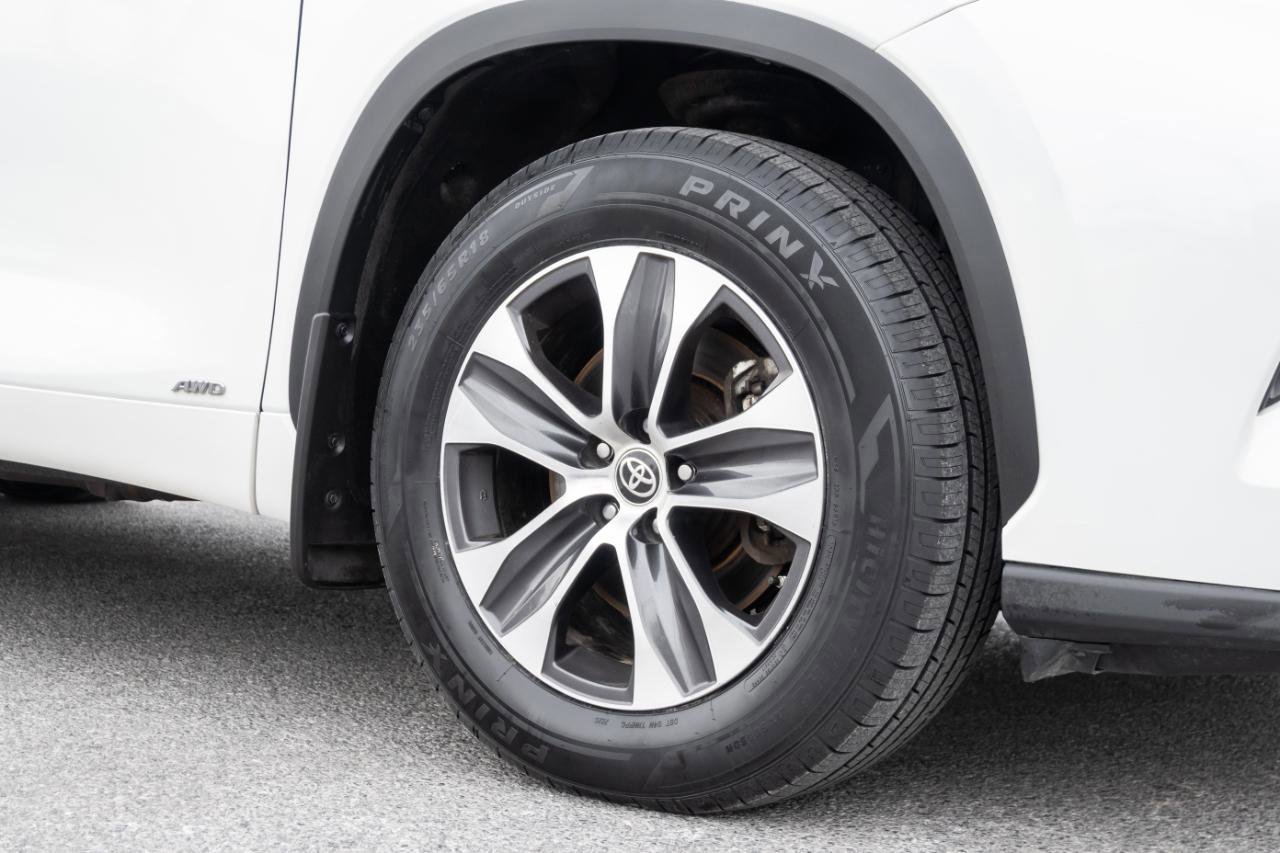 Used 2021 Toyota Highlander XLE image 11