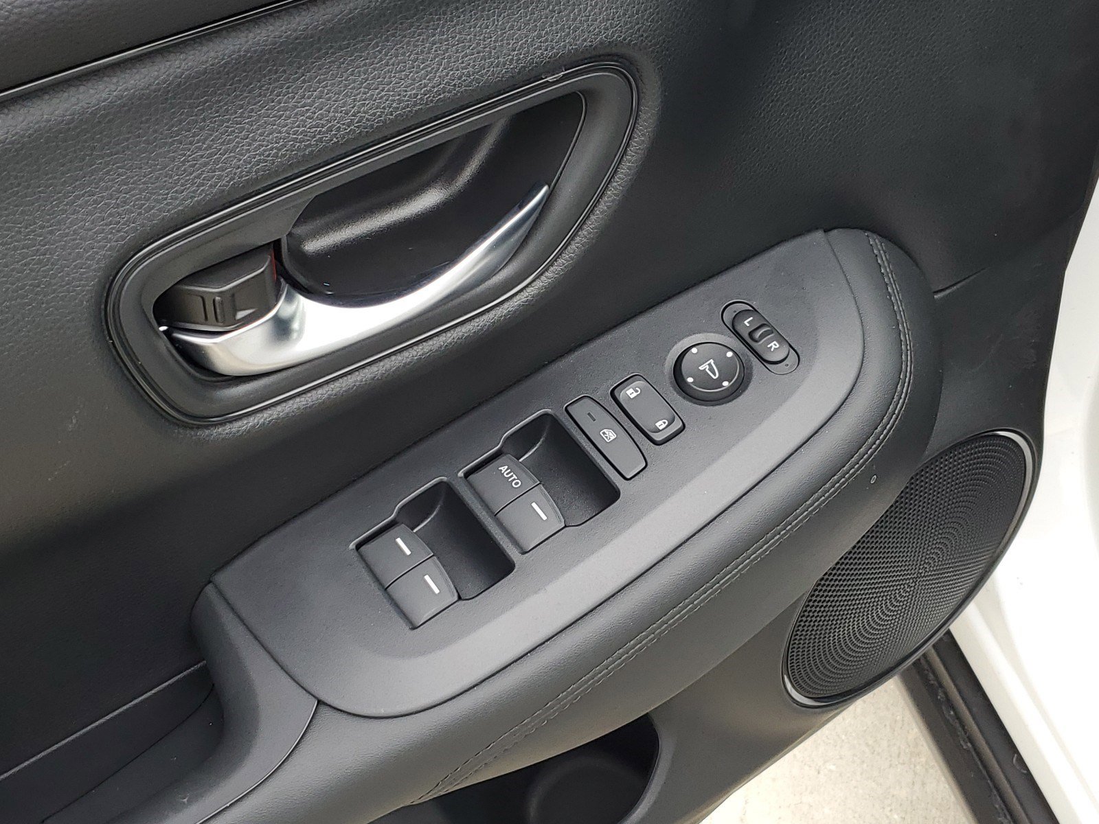 New 2024 Honda HR-V LX image 13