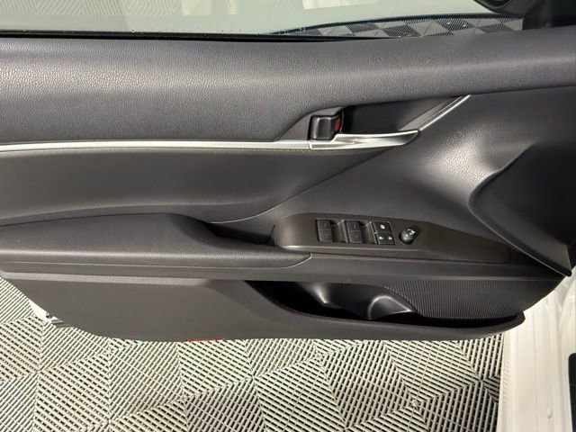 Used 2022 Toyota Camry SE image 14