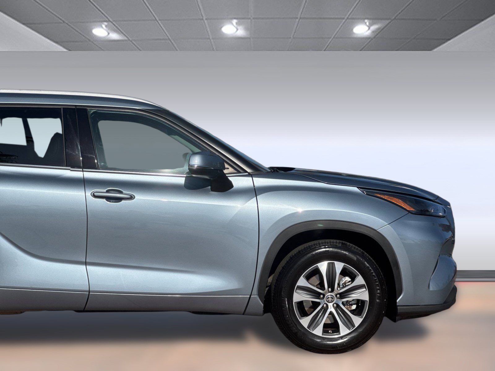 Used 2022 Toyota Highlander XLE FWD image 36