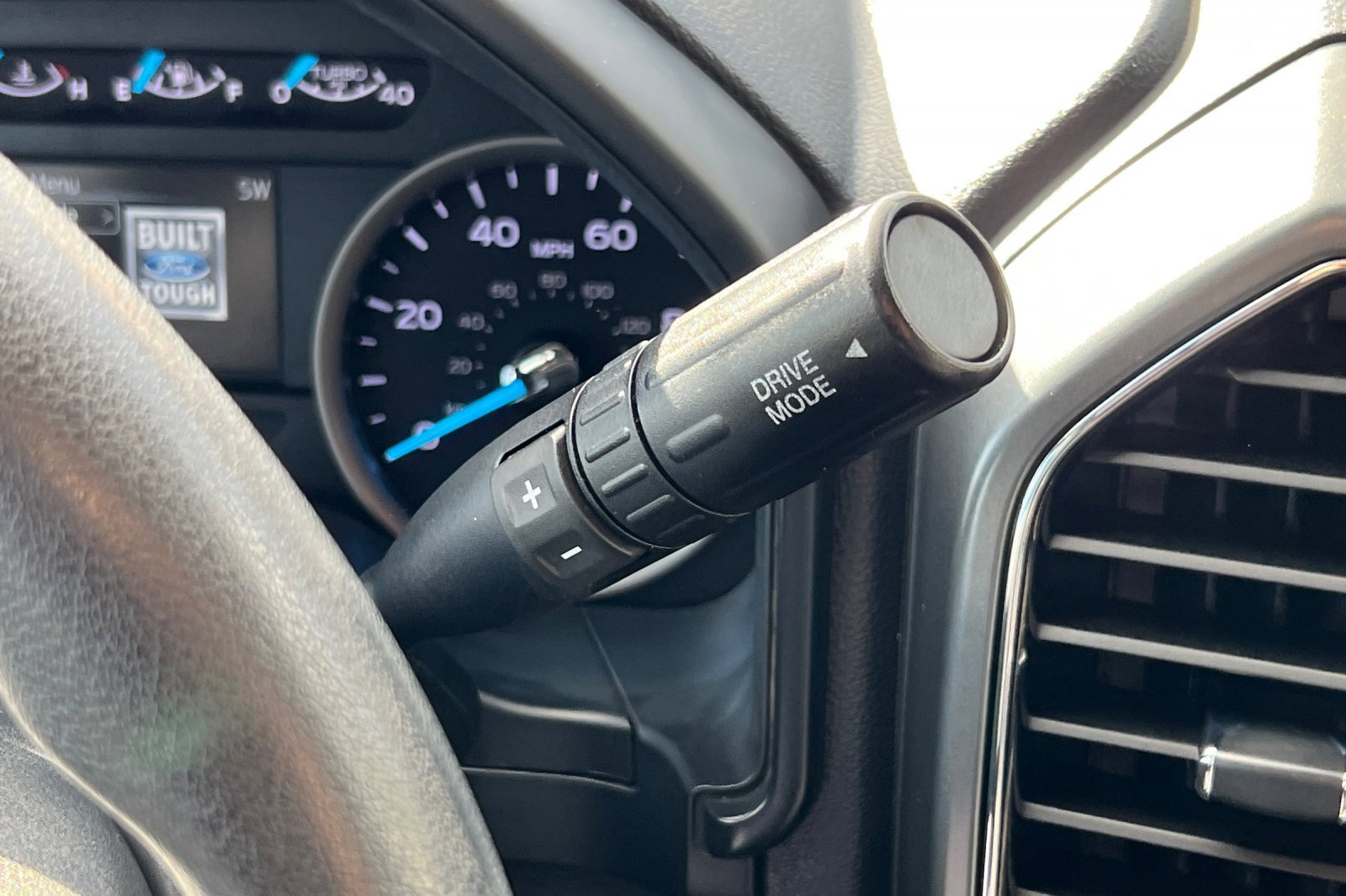 Certified 2022 Ford F550 4x4 Regular Cab Super Duty image 19