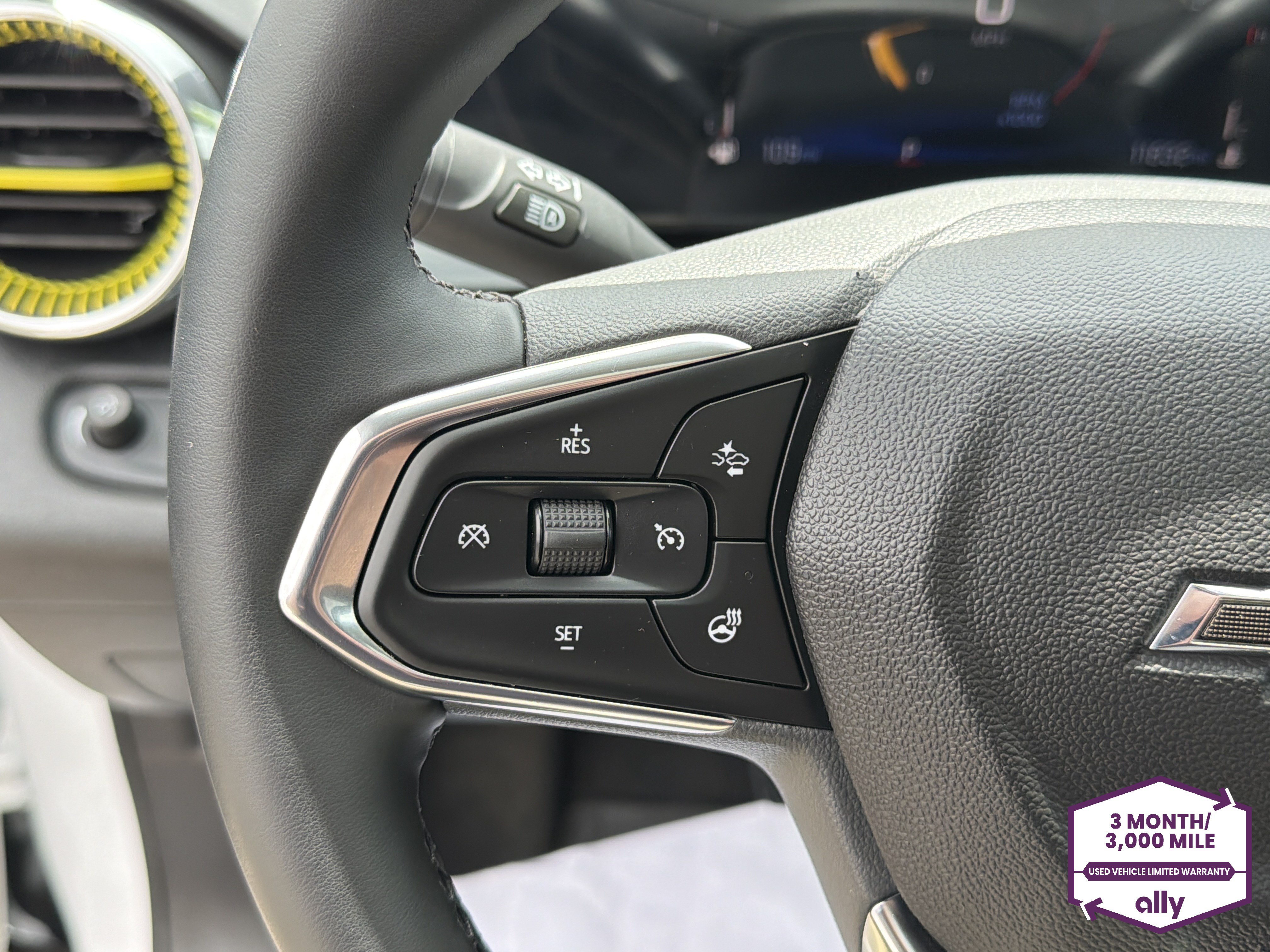 Used 2025 Chevrolet Trax ACTIV w/ Sunroof Package FWD image 17