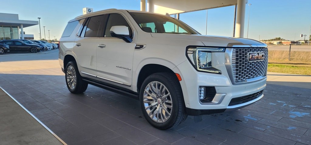 Used 2023 GMC Yukon Denali w/ Denali Reserve Package image 4