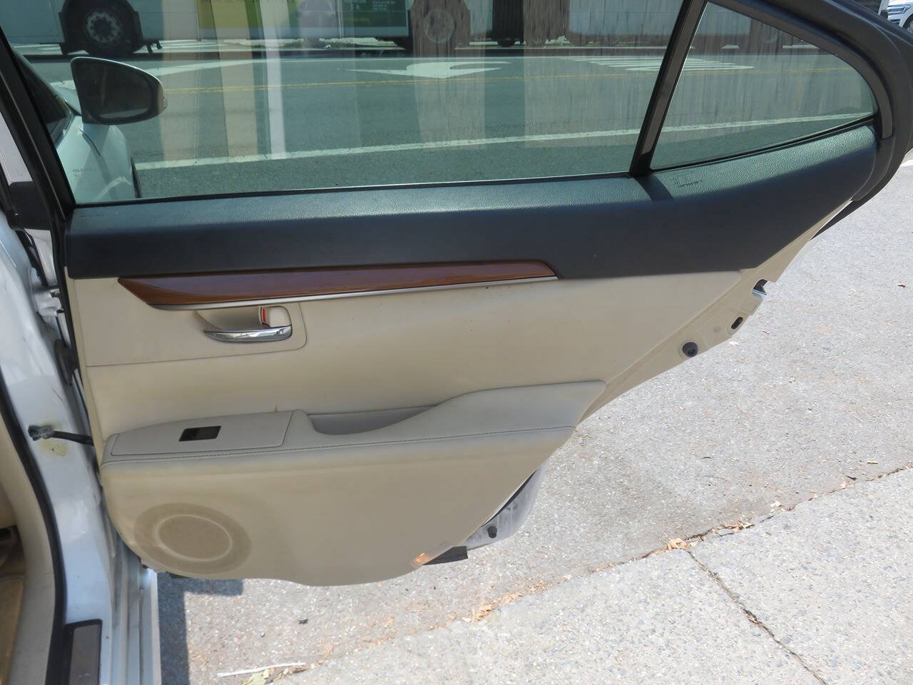 Used 2015 Lexus ES 300h w/ Premium Package w/Bamboo Trim FWD image 30