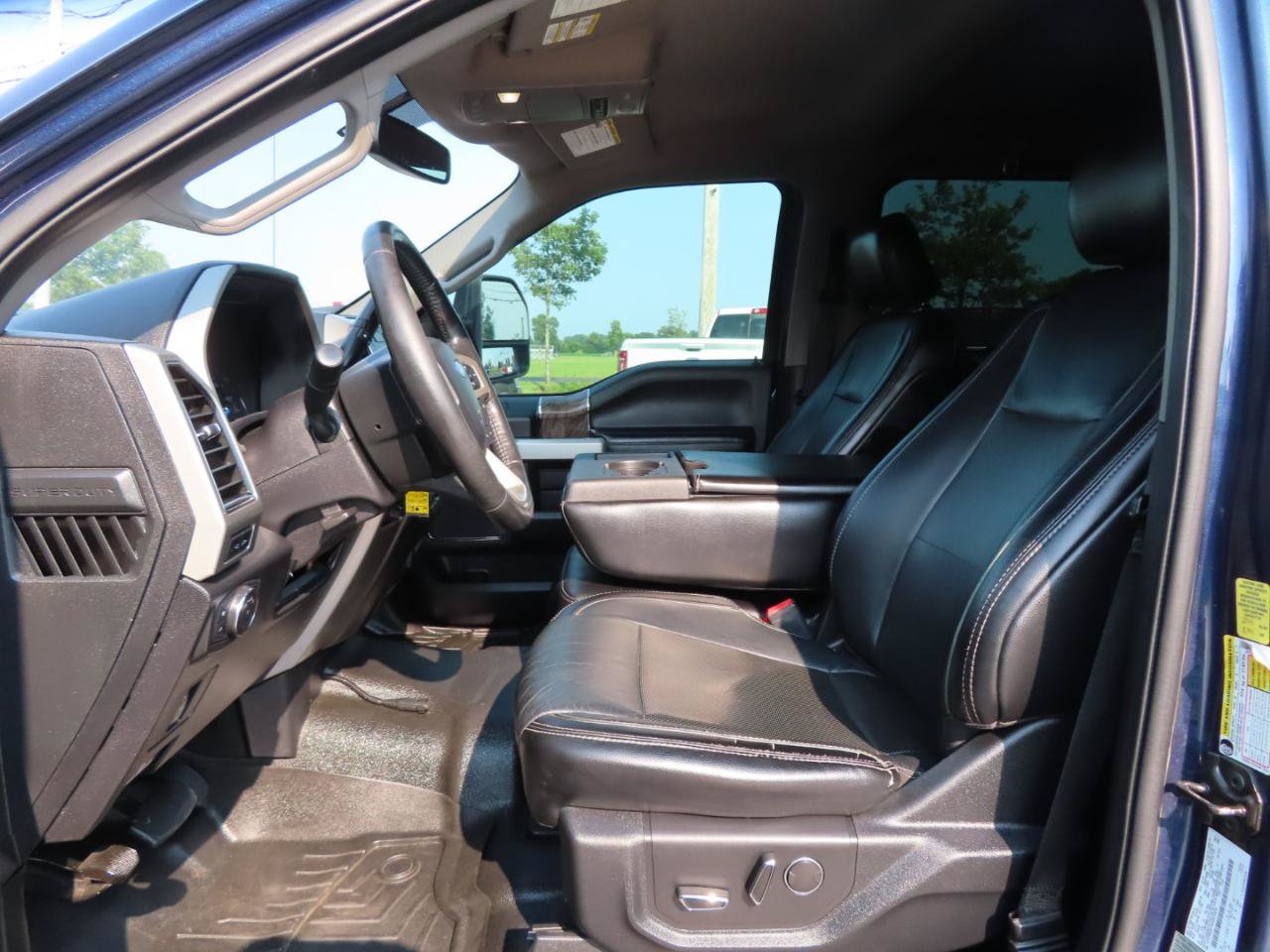 Used 2019 Ford F250 Lariat w/ FX4 Off-Road Package AWD/4WD image 27