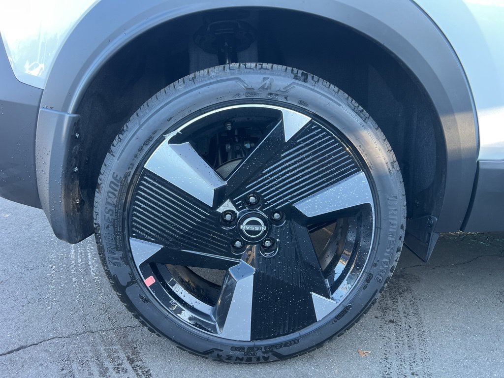 New 2026 Nissan Kicks SR w/ Cold Weather Package AWD/4WD image 17