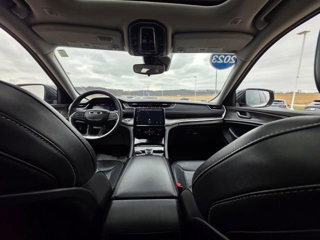 Used 2023 Jeep Grand Cherokee Limited image 37
