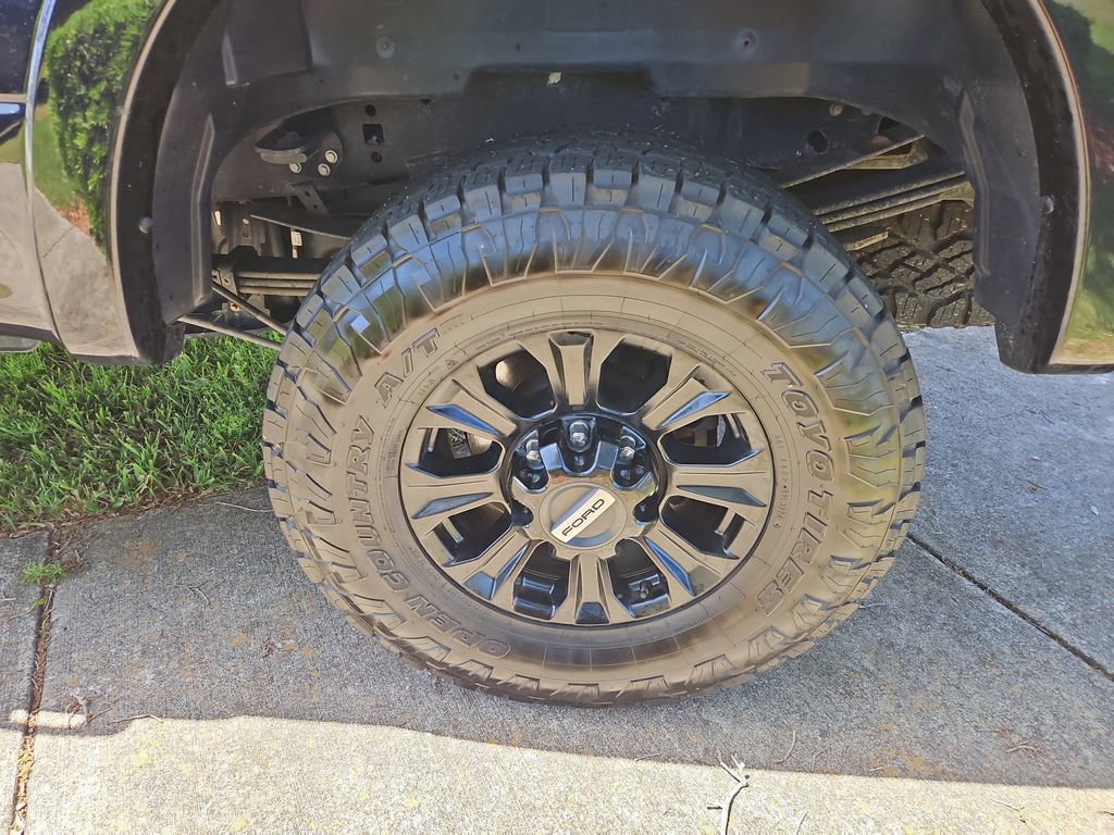 Used 2022 Ford F350 Lariat w/ Tremor Off-Road Package image 6