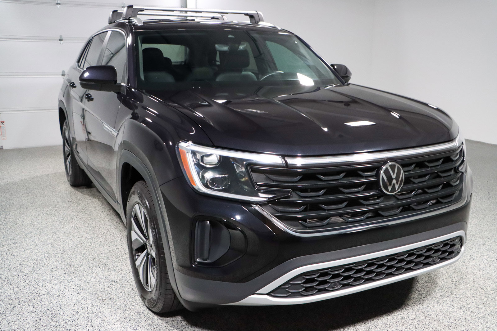 Used 2024 Volkswagen Atlas Cross Sport SE image 5
