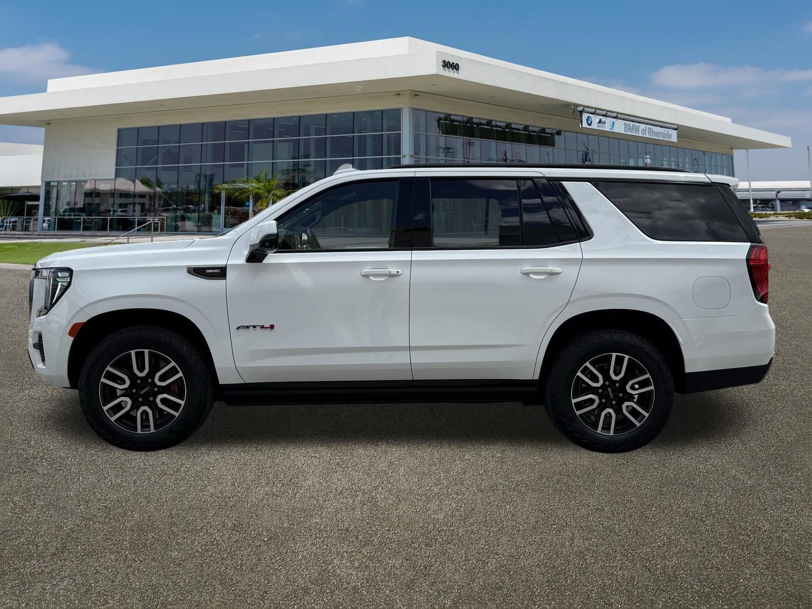 Used 2024 GMC Yukon AT4 w/ AT4 Premium Package AWD/4WD image 6