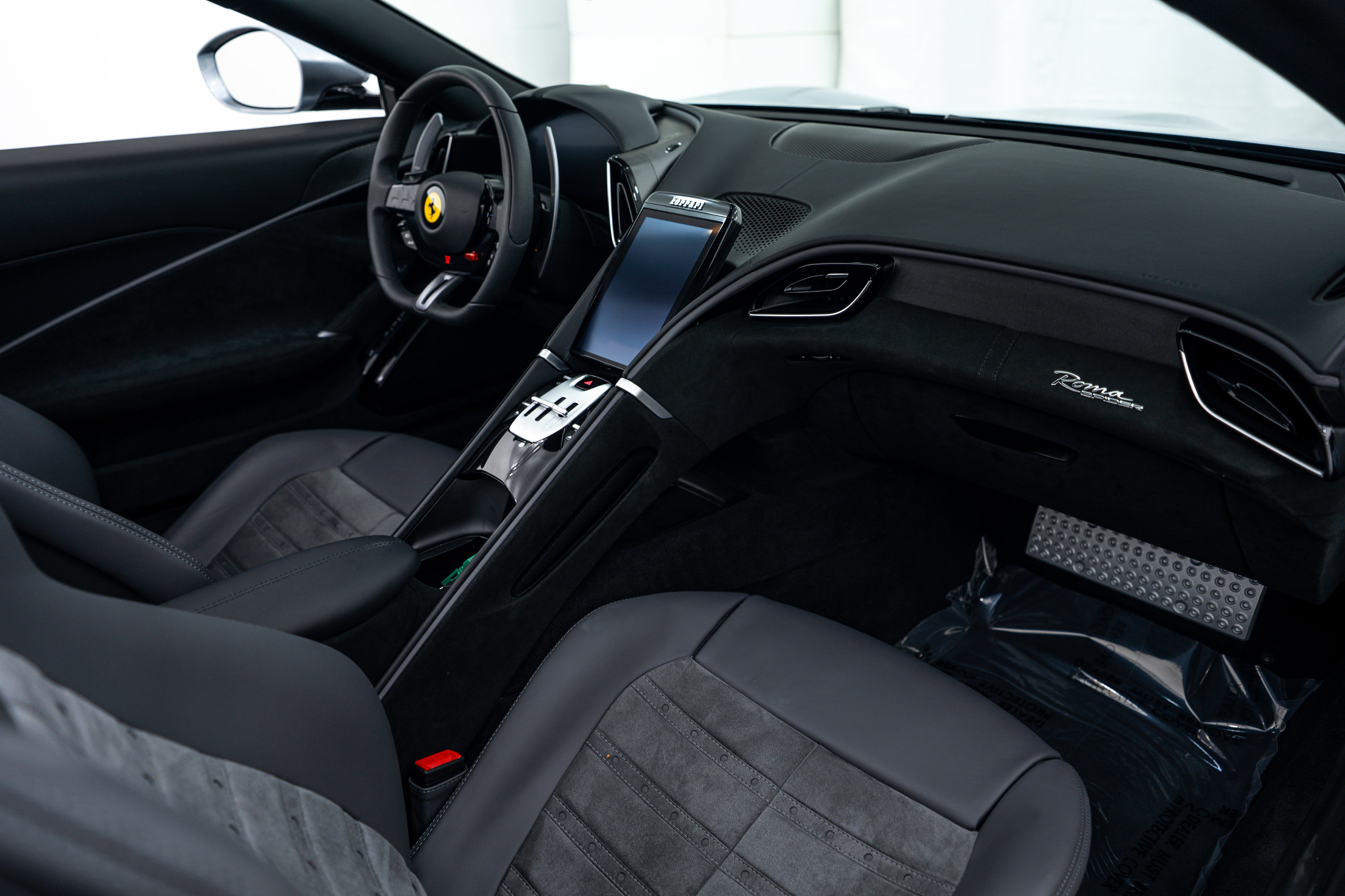 Used 2025 Ferrari Roma Spider image 19