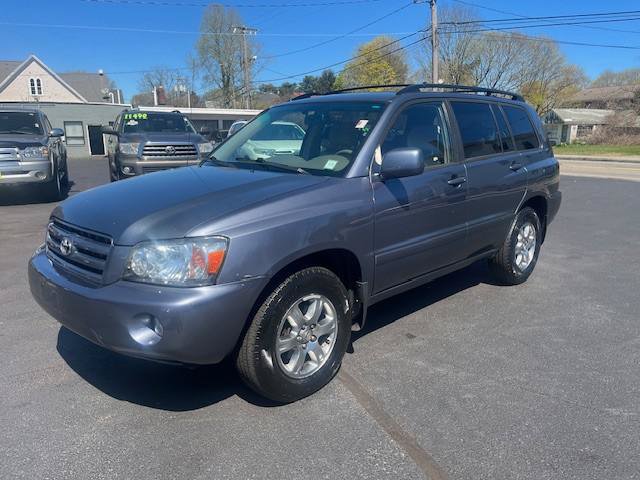 Used 2005 Toyota Highlander 4WD V6 w/ 3rd Row image 2