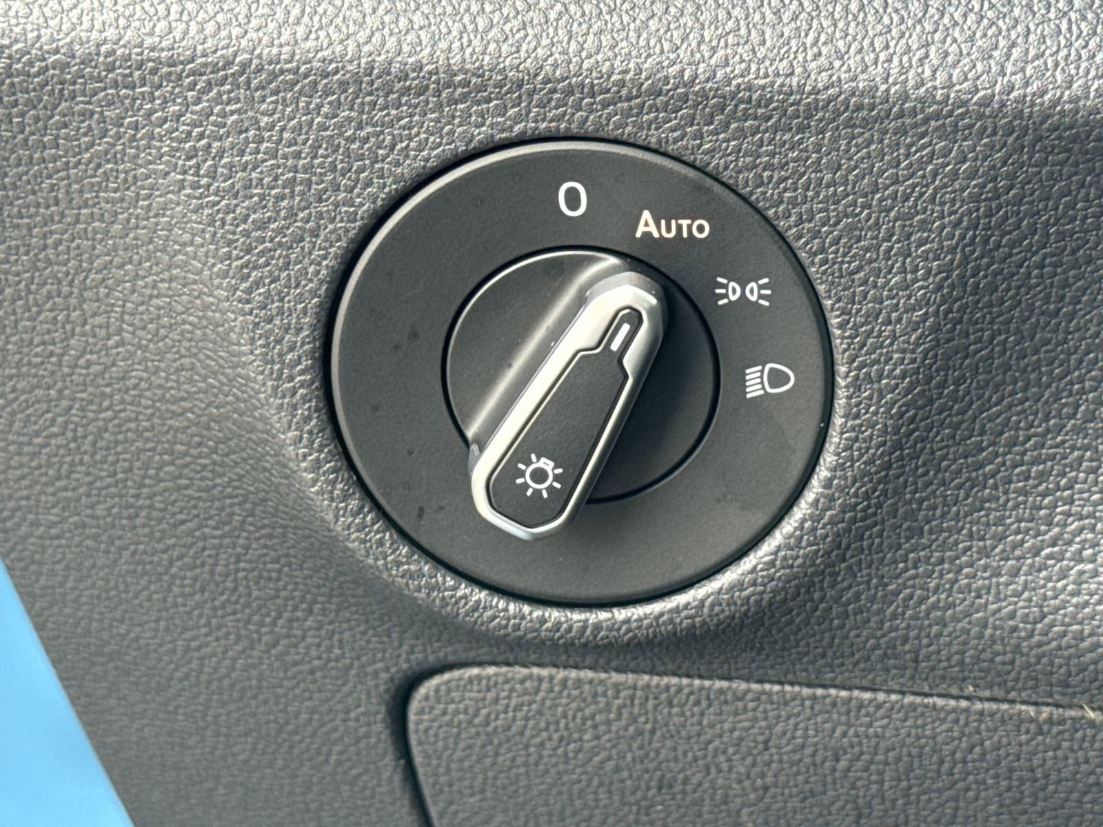 Certified 2025 Volkswagen Jetta SEL image 22