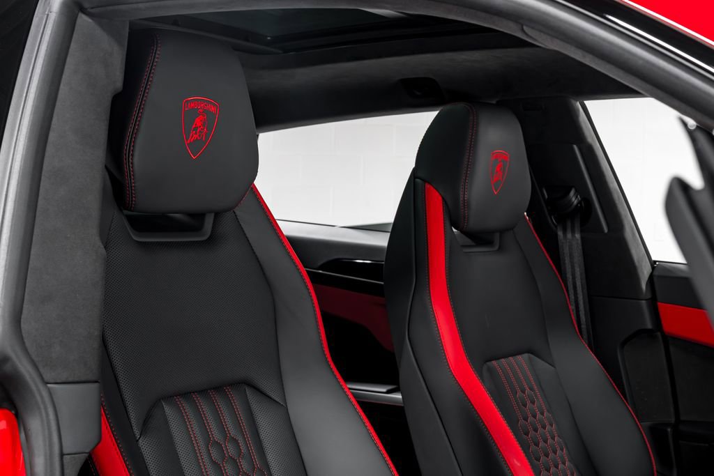 Used 2025 Lamborghini Urus SE AWD/4WD image 39