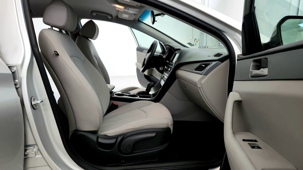 Used 2018 Hyundai Sonata SE w/ Cargo Package FWD image 16