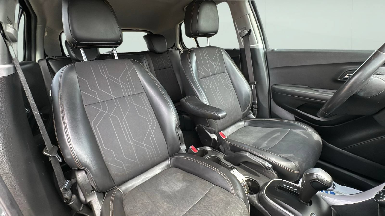 Used 2019 Chevrolet Trax LT w/ LT Convenience Package FWD image 21