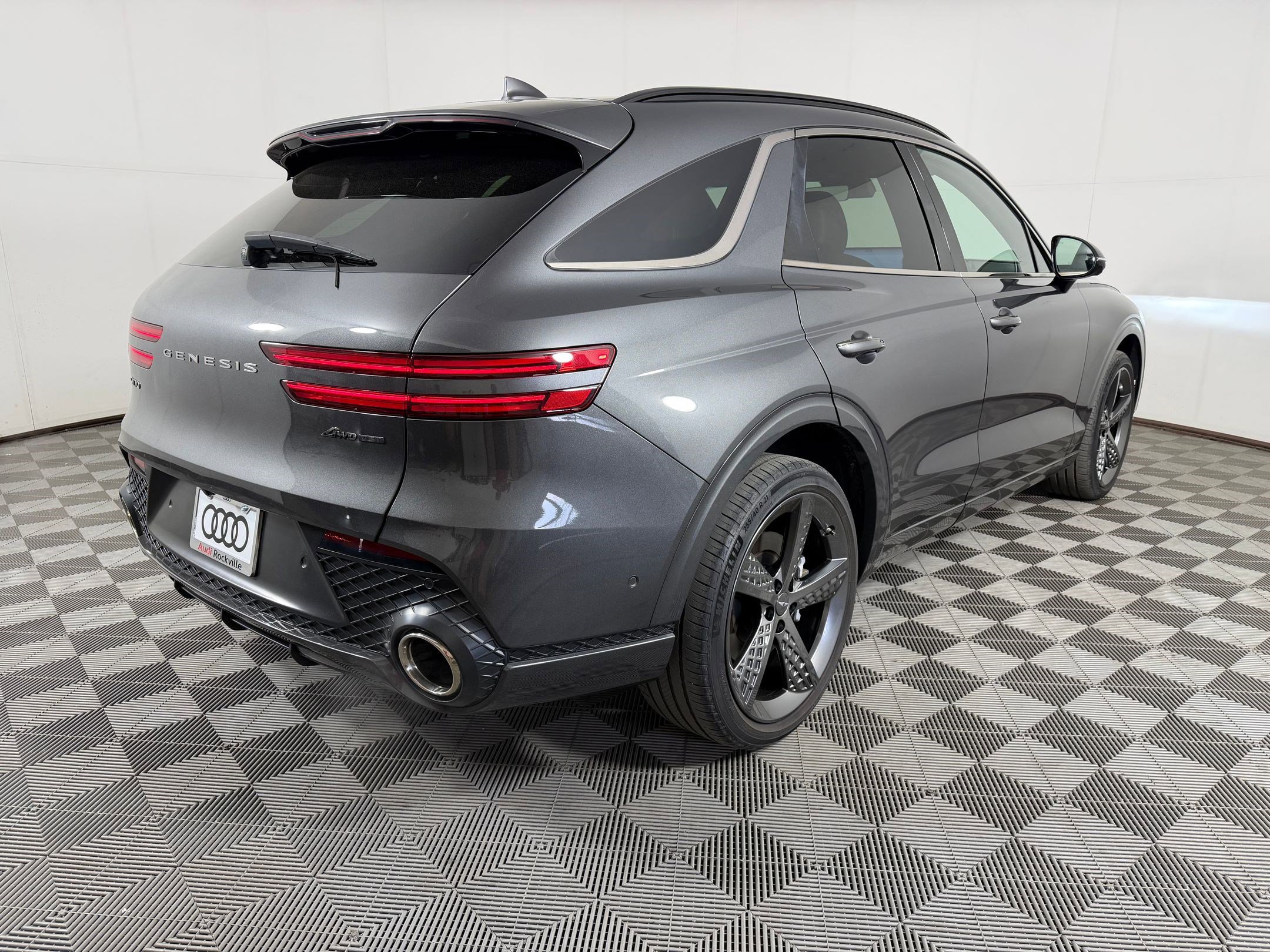 Used 2022 Genesis GV70 3.5T Sport w/ Sport Prestige Package image 9