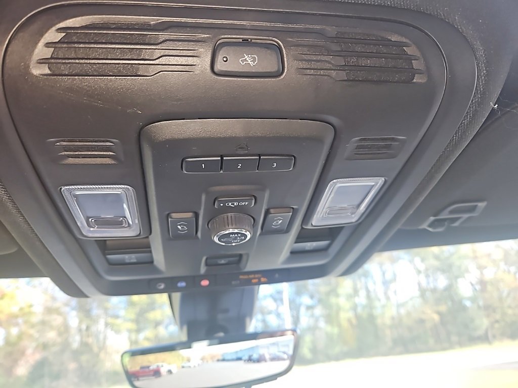 Used 2022 GMC Yukon Denali w/ Denali Premium Package image 21